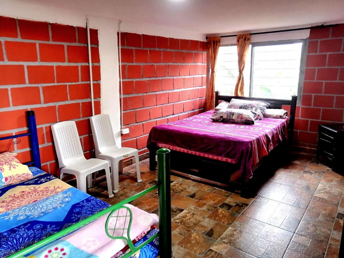 Hostal Familiar La Palma Villa Calima Buitenkant foto